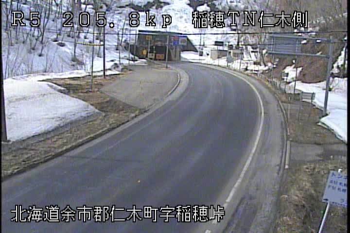 国道5号 稲穂峠稲穂トンネル仁木側のライブカメラ|北海道仁木町