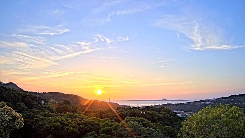 モトブテラスから伊江島のライブカメラ|沖縄県本部町 モトブテラスから伊江島のライブカメラ|沖縄県本部町