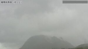 鹿児島県三島村 薩摩硫黄島 岩ノ上のライブカメラ