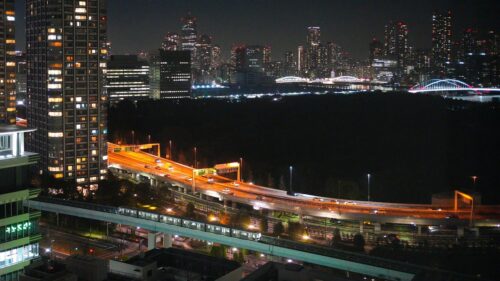 首都高速環状線と浜離宮恩賜公園とゆりかもめのライブカメラ|東京都港区のサムネイル
