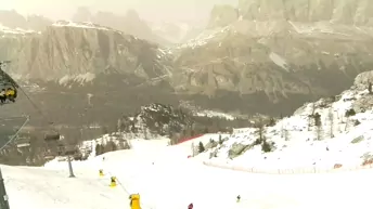 チンケ・トッリ・スキーコースのライブカメラ|イタリアヴェネト州