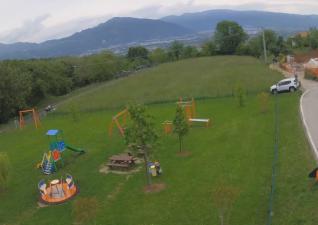 モンテ・ディ・マーロの児童公園のライブカメラ|イタリアヴェネト州