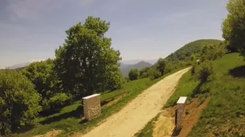 ヴィッラ・チェリエーラの山道（南方向）のライブカメラ|イタリアアブルッツォ州