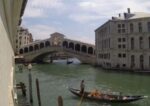 ヴェネチアの運河の川面から見るリアルト橋のライブカメラ|イタリアヴェネト州のサムネイル