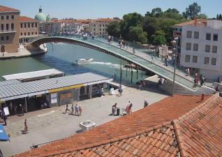 ヴェネツィアのコスティトゥツィオーネ橋のライブカメラ|イタリアヴェネト州