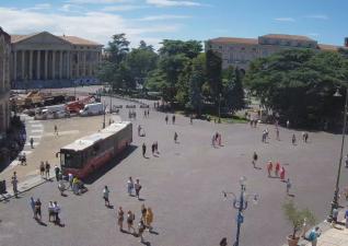 古代ローマの円形闘技場アレーナ・ディ・ヴェローナとブラ広場のライブカメラ|イタリアヴェネト州