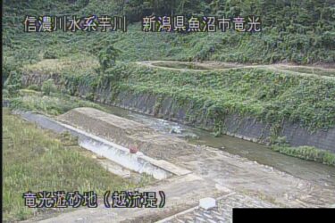 芋川 竜光遊砂地（越流堤）のライブカメラ|新潟県魚沼市