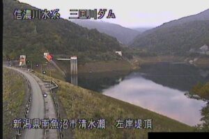 新潟県南魚沼市 三国川ダム 左岸堤頂 （ダム湖）のライブカメラ