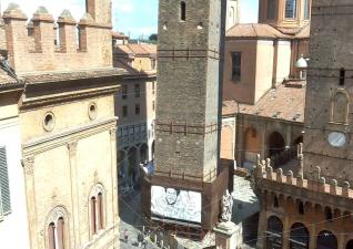 ボローニャの斜塔のライブカメラ|イタリアエミリア＝ロマーニャ州