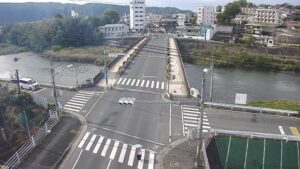 三重県名張市 名張川 沖津藻大橋・南詰交差点のライブカメラ