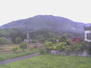 新潟県弥彦村 観音寺地区から望む弥彦山のライブカメラ