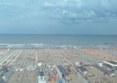 ホテル・サヴォイア・リミニから見るリミニの砂浜のライブカメラ|イタリアエミリア＝ロマーニャ州