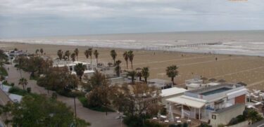 ホテル・ジリオ・リミニから見るリミニの海岸のライブカメラ|イタリアエミリア＝ロマーニャ州