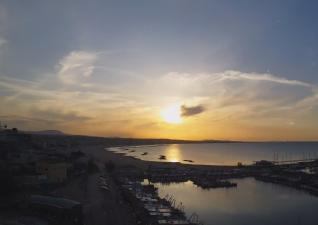 ホテル・アルベルゴ・エウロパから見るカットーリカの港のライブカメラ|イタリアエミリア＝ロマーニャ州