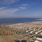 ホテル・クルザールから見るカットーリカの砂浜のライブカメラ|イタリアエミリア＝ロマーニャ州のサムネイル