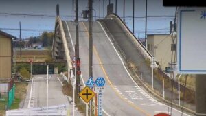 滋賀県米原市 滋賀県道235号 母の郷跨線橋のライブカメラ