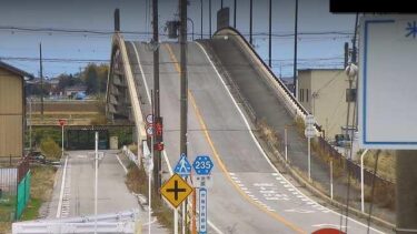 滋賀県道235号 母の郷跨線橋のライブカメラ|滋賀県米原市のサムネイル