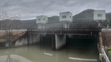 加里屋川 加里屋川放水路下流水門局のライブカメラ|兵庫県赤穂市のサムネイル
