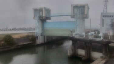 泊川 泊川防潮水門局のライブカメラ|兵庫県加古川市のサムネイル