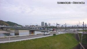 岐阜県岐阜市 長良川 金華橋北交差点のライブカメラ