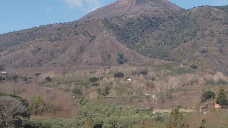 ポンペイの火山ヴェスヴィオ山のライブカメラ|イタリアカンパーニア州のサムネイル