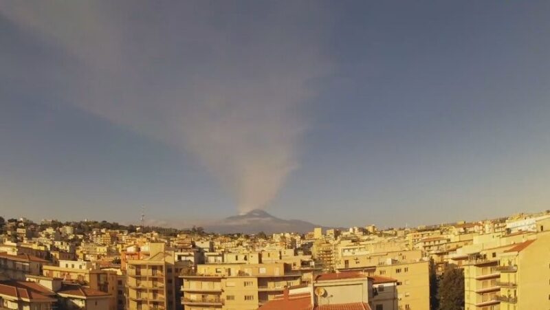 カターニアの街並みとエトナ火山のライブカメラ|イタリアシチリア州のサムネイル