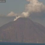 パナレーア島のホテル『チンコッタ』から見るストロンボリ火山のライブカメラ|イタリアシチリア州のサムネイル