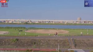 東京都江戸川区 小松川橋上流野球場・首都高速中央環状線のライブカメラ