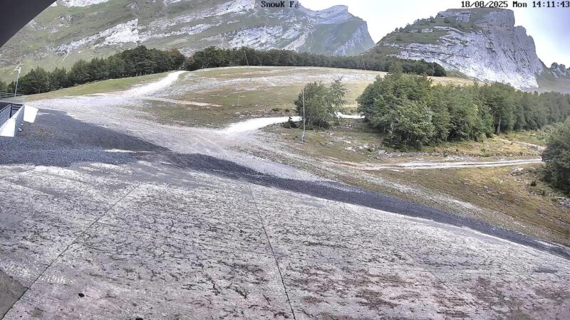 ピレネー山脈のスキーリゾート・グレットの標高1600m地点のライブカメラ|フランス共和国ヌーヴェル＝アキテーヌ地方のサムネイル