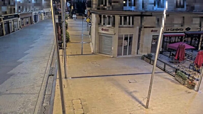 アミアンのショッピング街とガンベッタ広場のライブカメラ|フランス共和国オー＝ド＝フランス地方のサムネイル