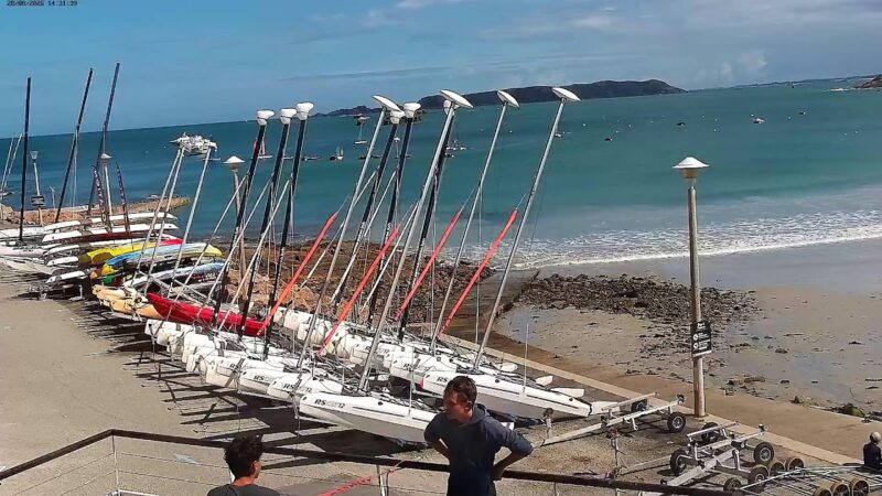 ペロス＝ギレックの海岸とヨット置き場のライブカメラ|フランス共和国ブルターニュ地方のサムネイル