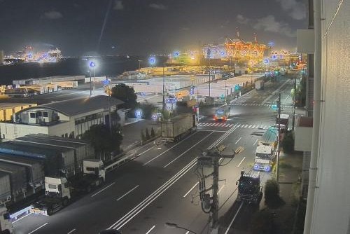 品川埠頭背後道路（大井方面）のライブカメラ|東京都港区のサムネイル