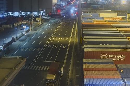 品川埠頭背後道路（芝浦方面）のライブカメラ|東京都品川区のサムネイル