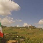 遠くから見るチゴニョーラ城と田園のライブカメラ|イタリア共和国ロンバルディア州のサムネイル