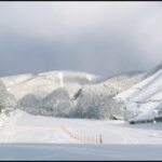 ホワイトワールド尾瀬岩鞍・ゴンドラ山麓駅前のライブカメラ|群馬県片品村のサムネイル