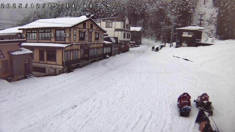 野沢温泉スキー場 長坂ゴンドラ付近・ナスキー号発着所のライブカメラ|長野県野沢温泉村のサムネイル