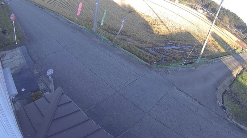 射水市道串田新大久保線 新田公民館前のライブカメラ|富山県射水市のサムネイル
