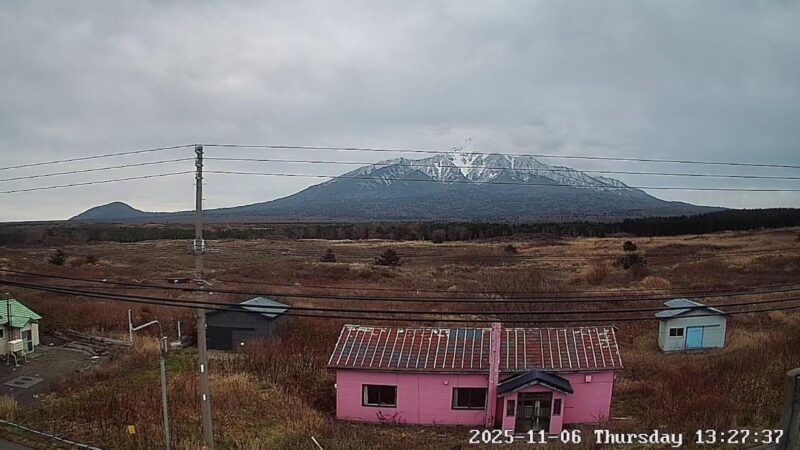 栄浜漁港方面から利尻山のライブカメラ|北海道利尻町のサムネイル