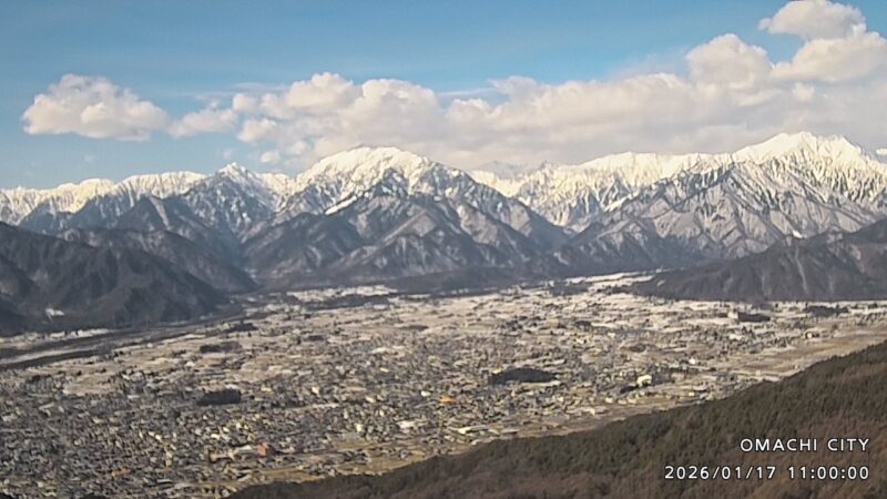 鷹狩山から望む北アルプスと大町市街のライブカメラ|長野県大町市のサムネイル