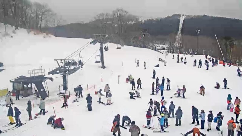峰山高原リゾートホワイトピーク・センターハウス前のライブカメラ|兵庫県神河町のサムネイル