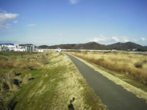 福島県福島市 阿武隈川 鎌田川岸下 L20.6kのライブカメラ