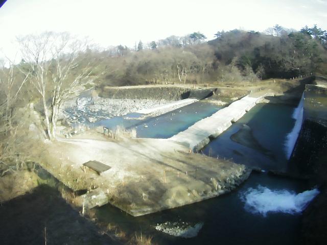 荒川 地蔵原堰堤 L12.8kのライブカメラ|福島県福島市のサムネイル