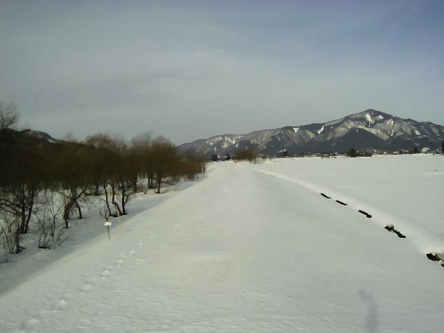 雄物川 岩館観測所付近 112.6k右岸のライブカメラ|秋田県湯沢市のサムネイル