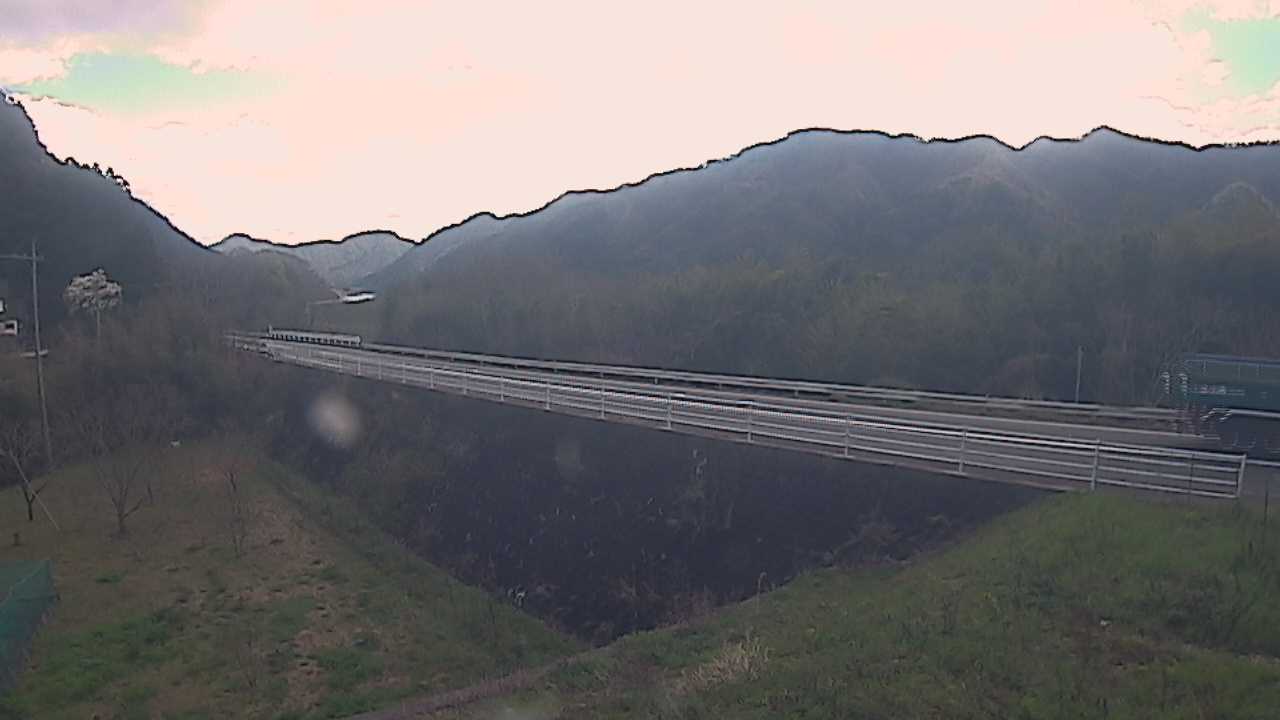 江の川 右岸 久井谷21.6kのライブカメラ|島根県江津市のサムネイル
