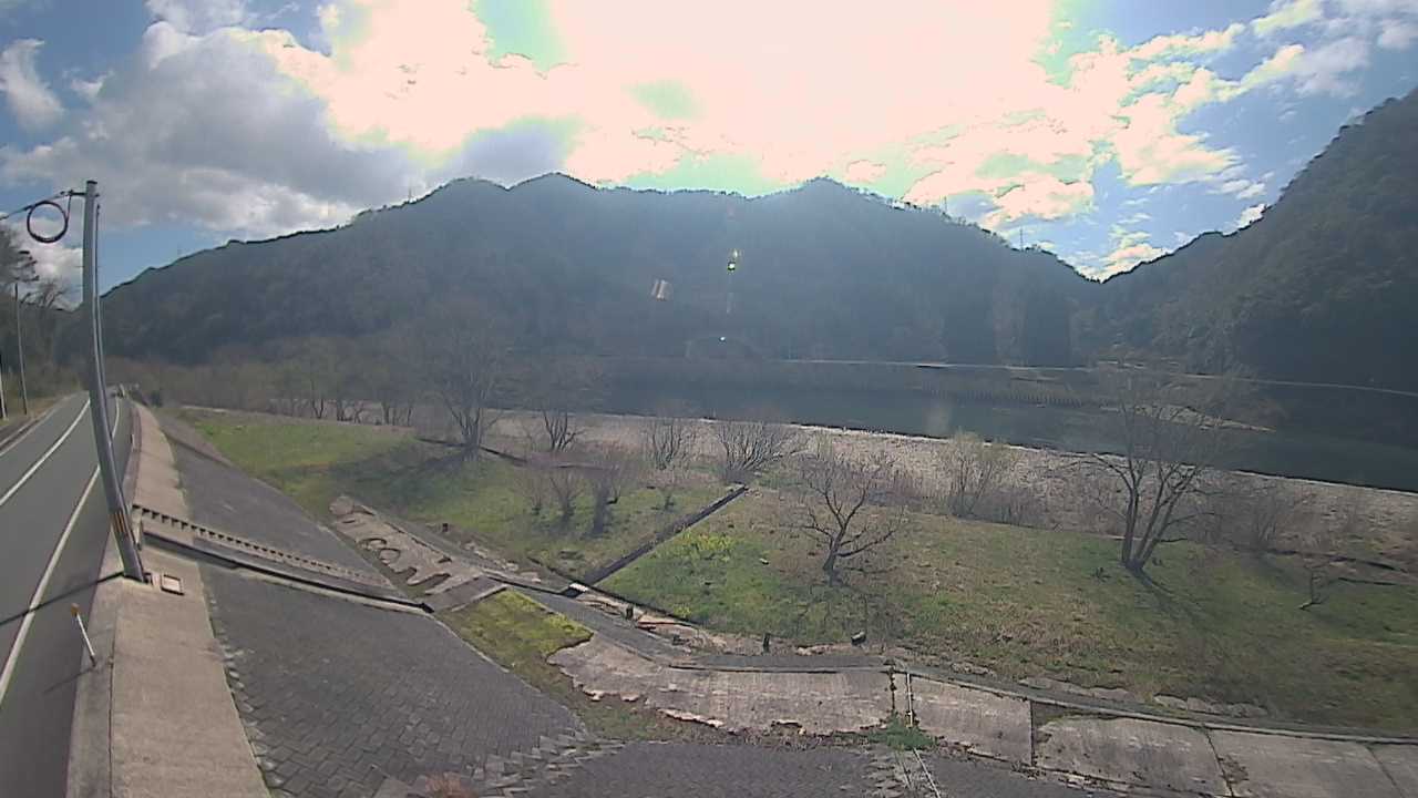 江の川 右岸 港39.8kのライブカメラ|島根県美郷町のサムネイル