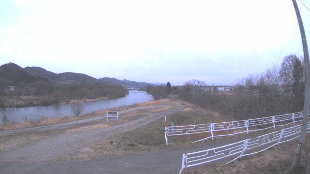 北上川 上流 133.2km右岸のライブカメラ|岩手県盛岡市のサムネイル