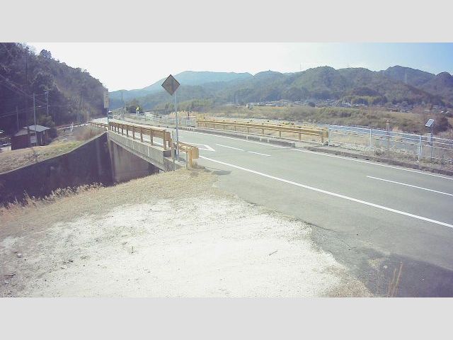 佐波川 左岸 片地山バス停留所17k000のライブカメラ|山口県防府市のサムネイル