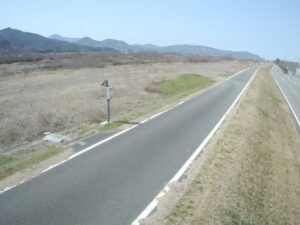 愛媛県東温市 重信川 右岸15k4東温市四号床止のライブカメラ