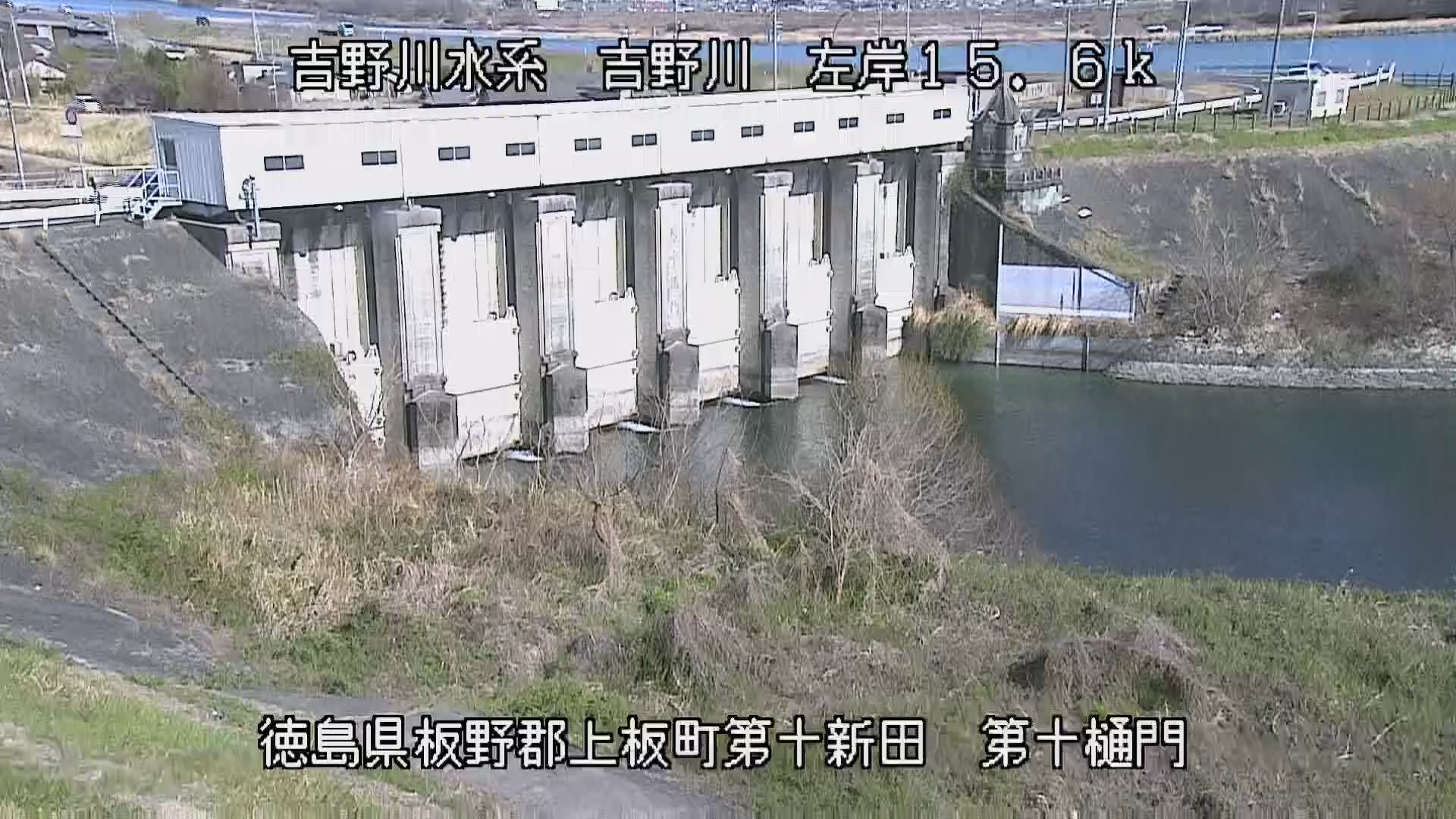吉野川 左岸15k6上板町 第十樋門のライブカメラ|徳島県上板町のサムネイル