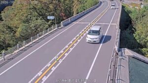 群馬県東吾妻町 国道145号 上信石上橋のライブカメラ